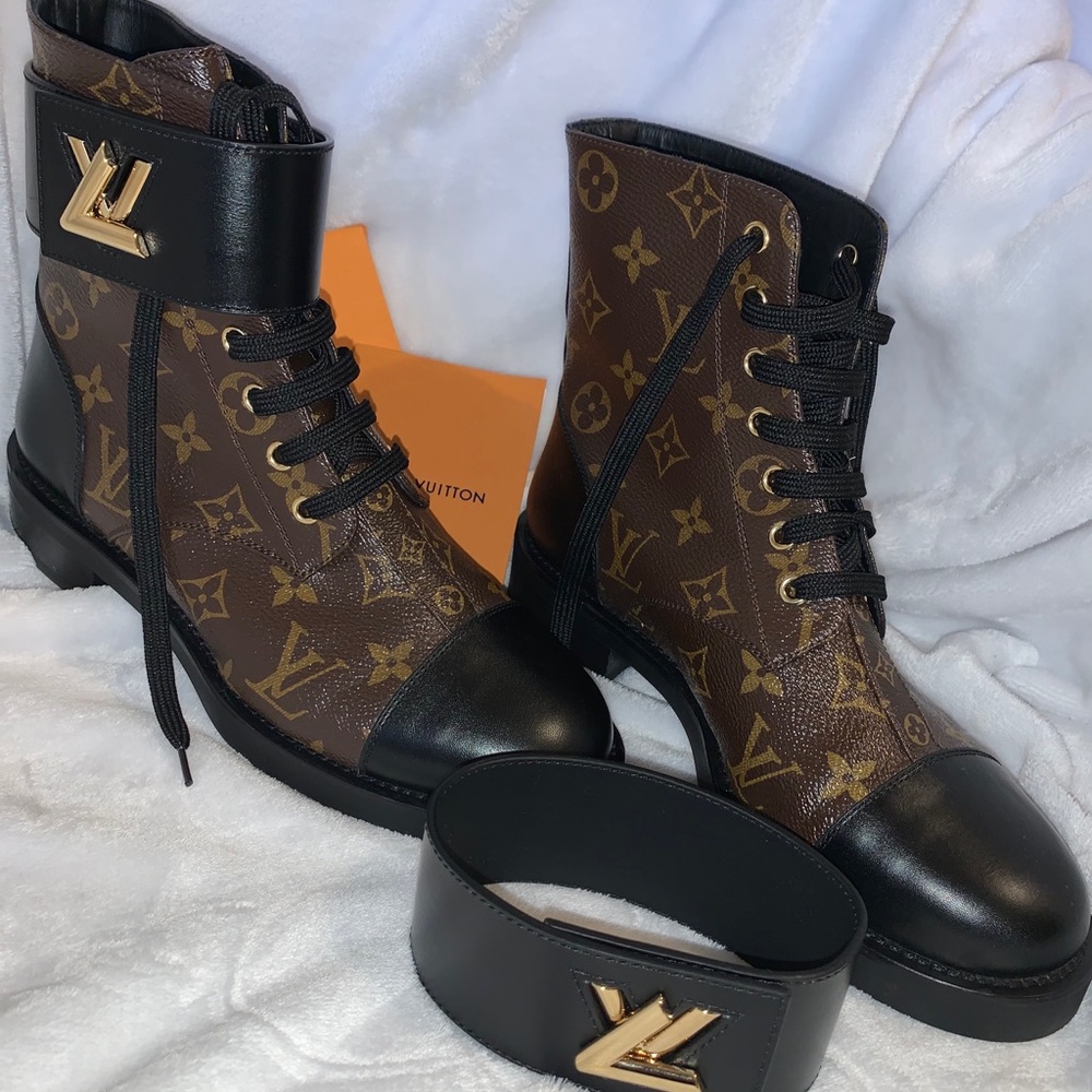 ❌SOLD❌ Louis Vuitton wonderland flat ranger boots!